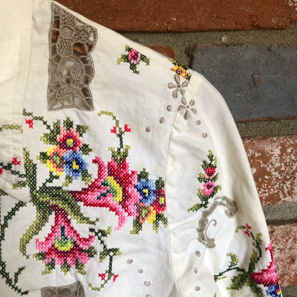 SOLD Vintage Boho Cottagecore Hippie Floral Embroidered Eyelet Button Down - Picture 9 of 10